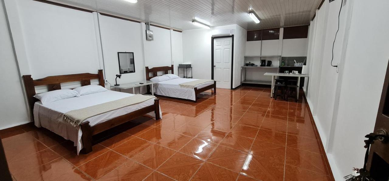 Sleep&Go! Cabina Cuadruple En Siquirres Centro - And Rafting Tour! Siqurres Da Alegria Eksteriør bilde