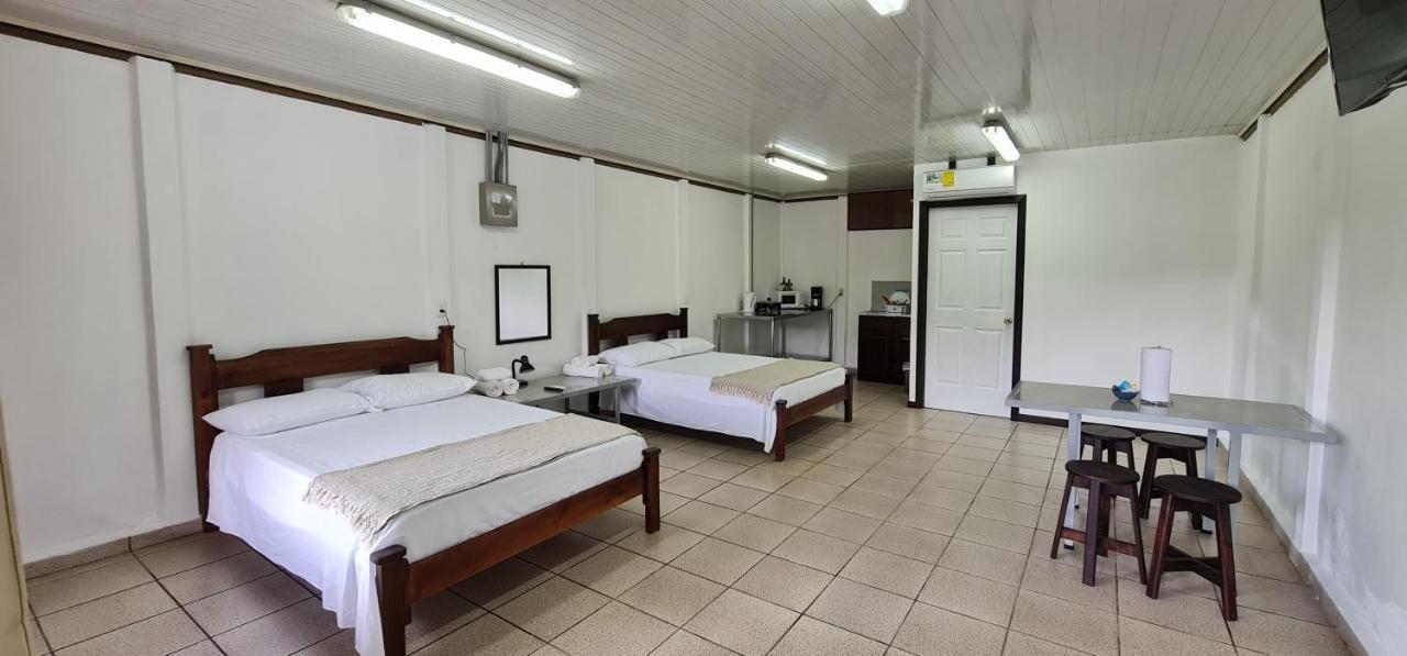 Sleep&Go! Cabina Cuadruple En Siquirres Centro - And Rafting Tour! Siqurres Da Alegria Eksteriør bilde