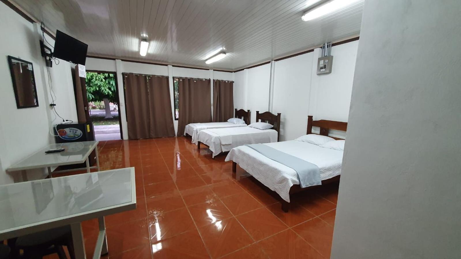 Sleep&Go! Cabina Cuadruple En Siquirres Centro - And Rafting Tour! Siqurres Da Alegria Eksteriør bilde