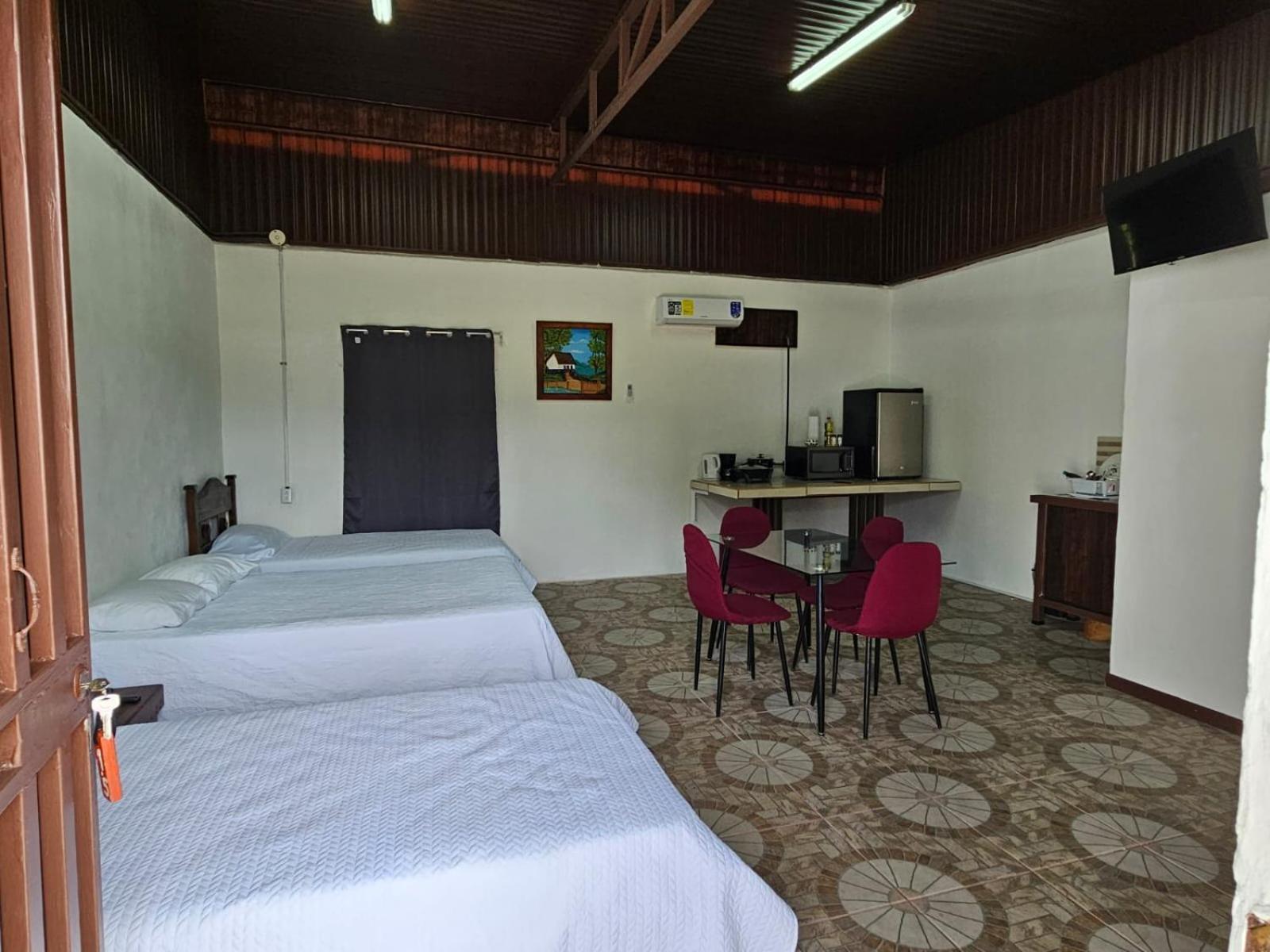 Sleep&Go! Cabina Cuadruple En Siquirres Centro - And Rafting Tour! Siqurres Da Alegria Eksteriør bilde